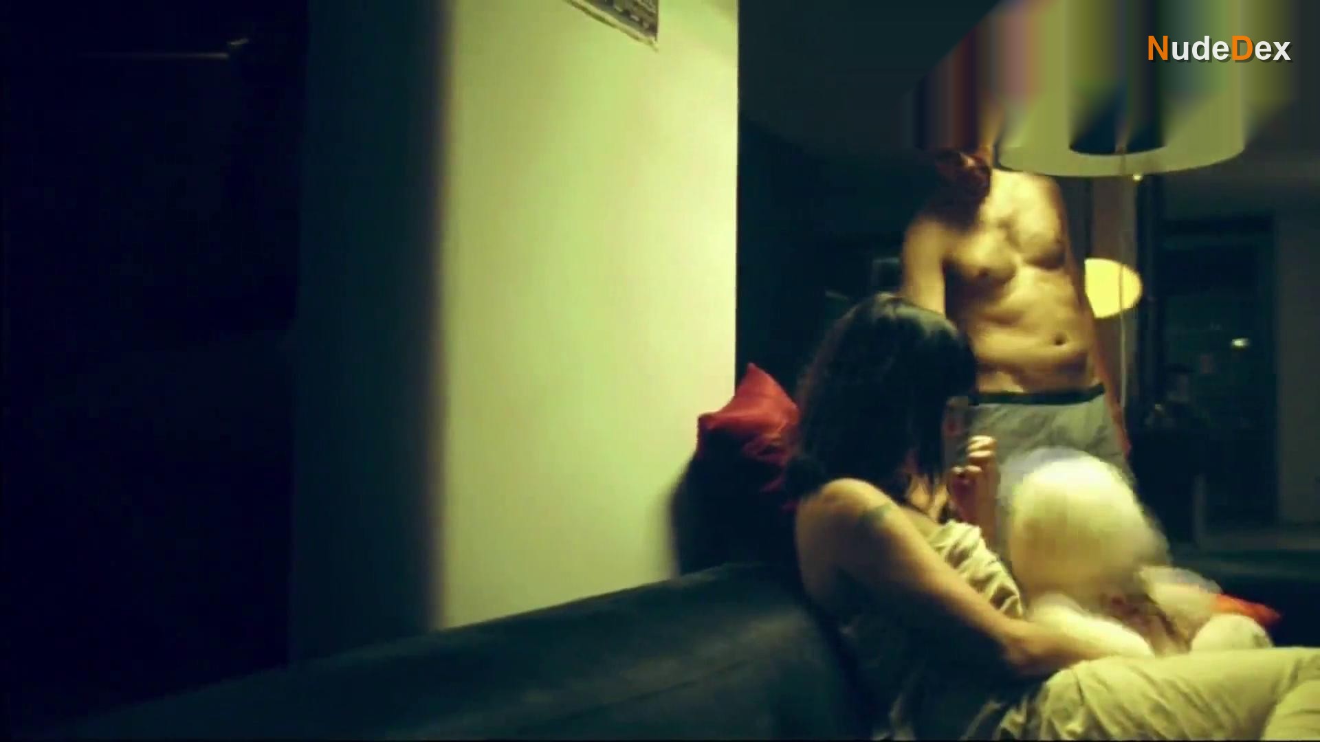 Alessandra Negrini in 2 Coelhos, photo 5