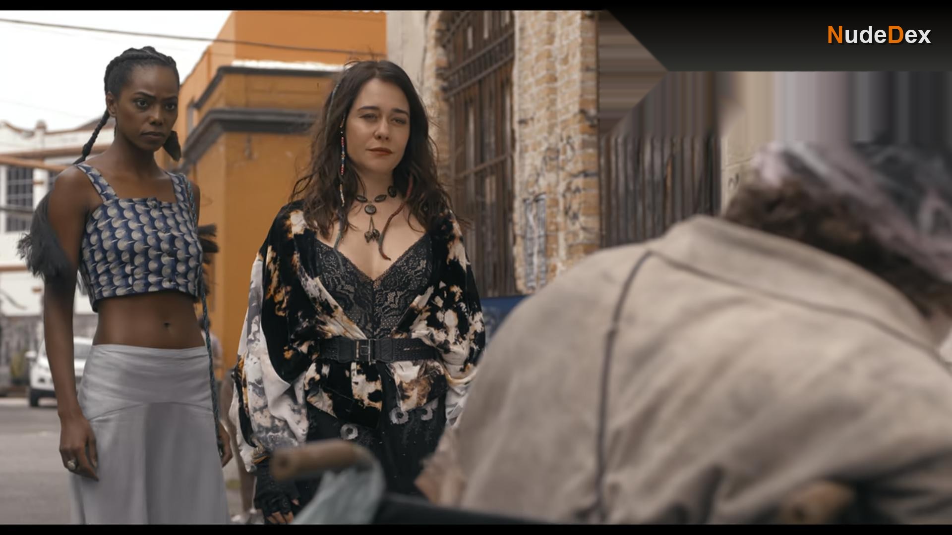 Alessandra Negrini in Invisible City, photo 7
