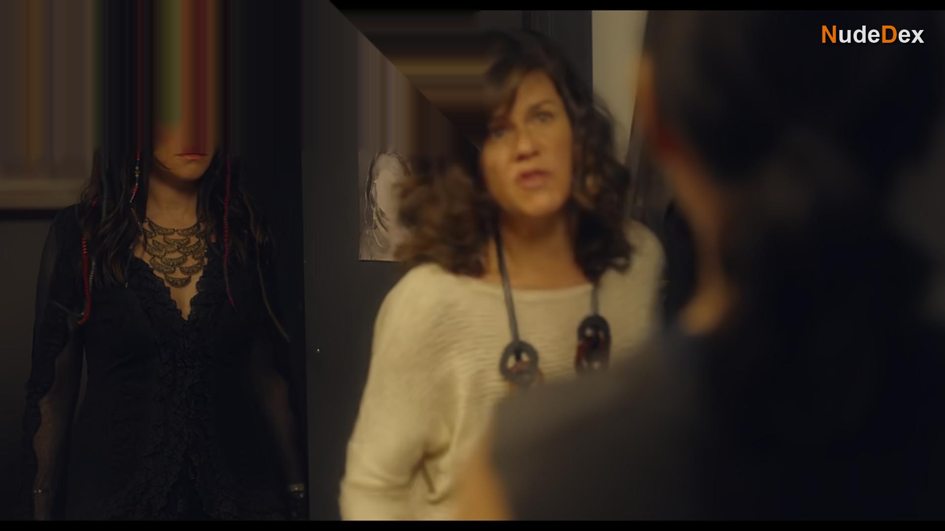 Alessandra Negrini in Invisible City, photo 13