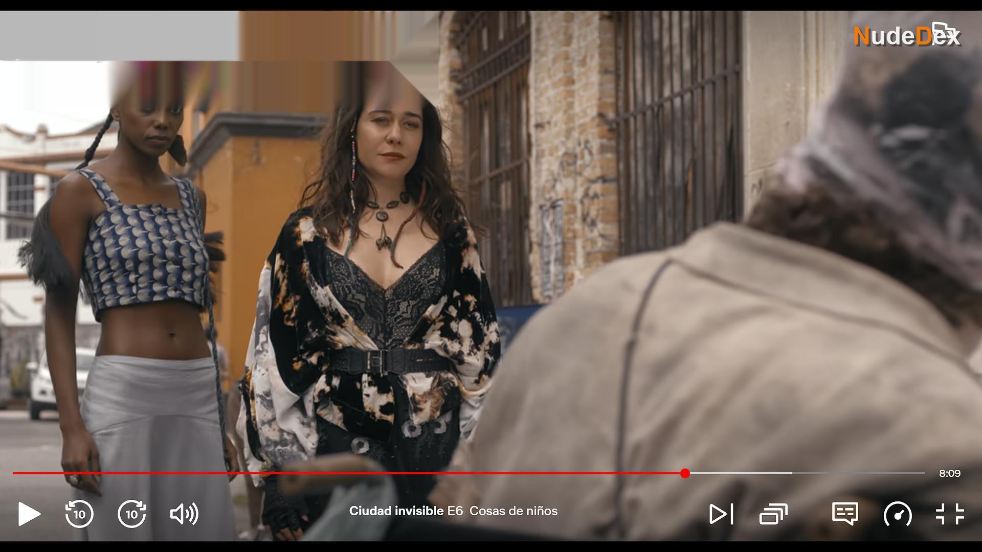 Alessandra Negrini in Invisible City, photo 16