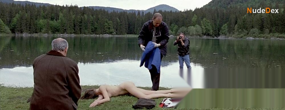 Alessia Piovan in The Girl By The Lake, photo 6