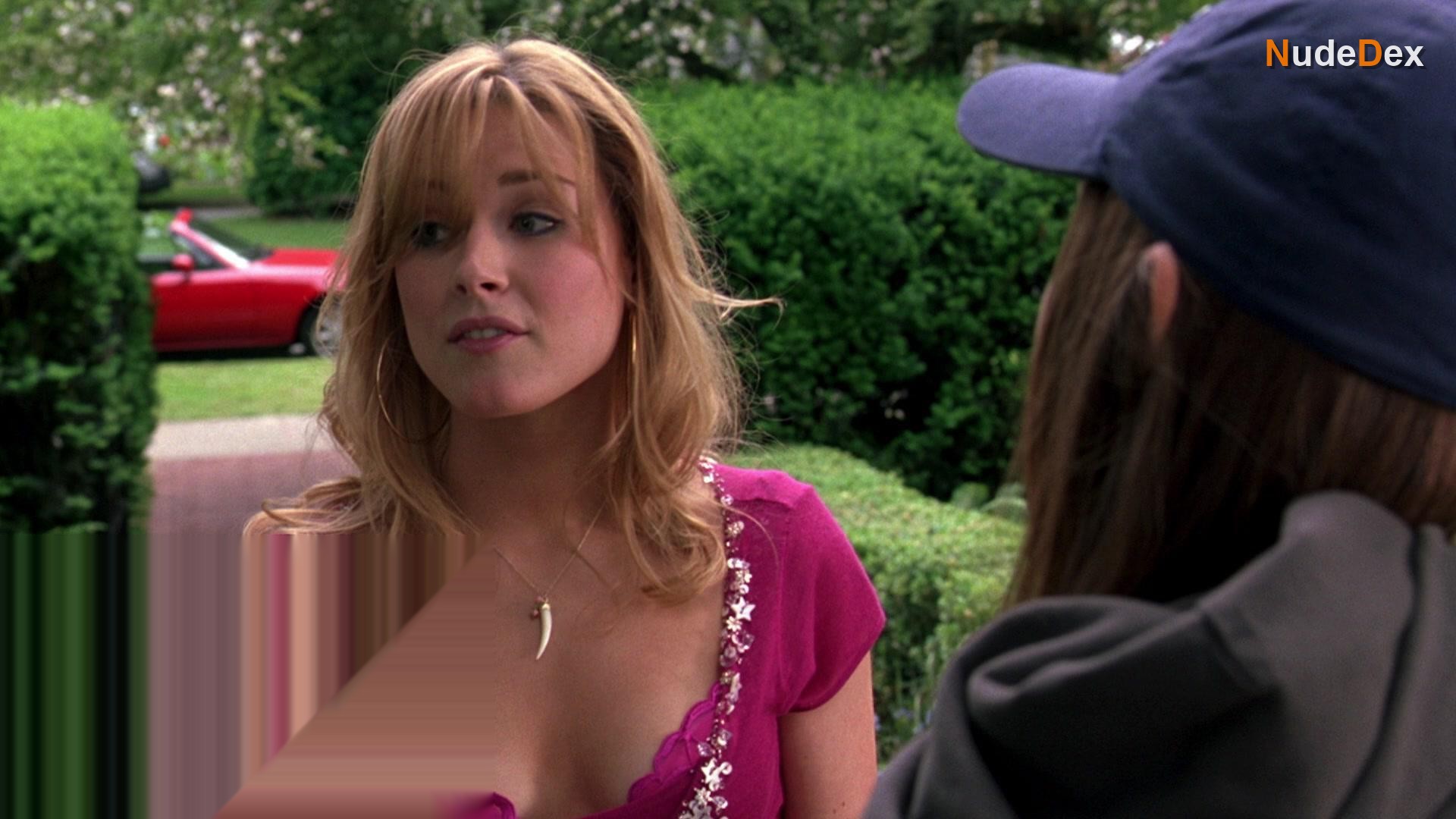 Alexandra Breckenridge in She's The Man, photo 1