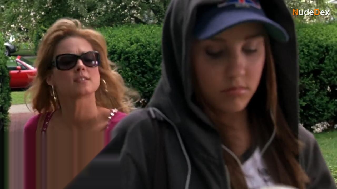 Alexandra Breckenridge in She's The Man, photo 3