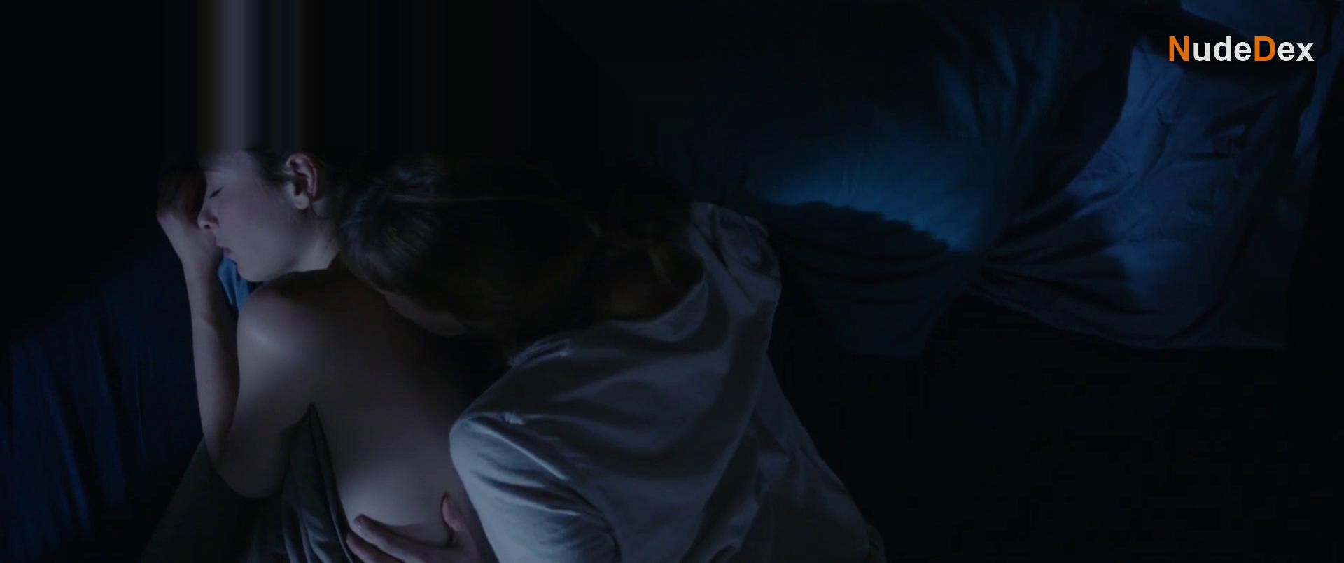 Alexandra Cismondi in Larsen, photo 1
