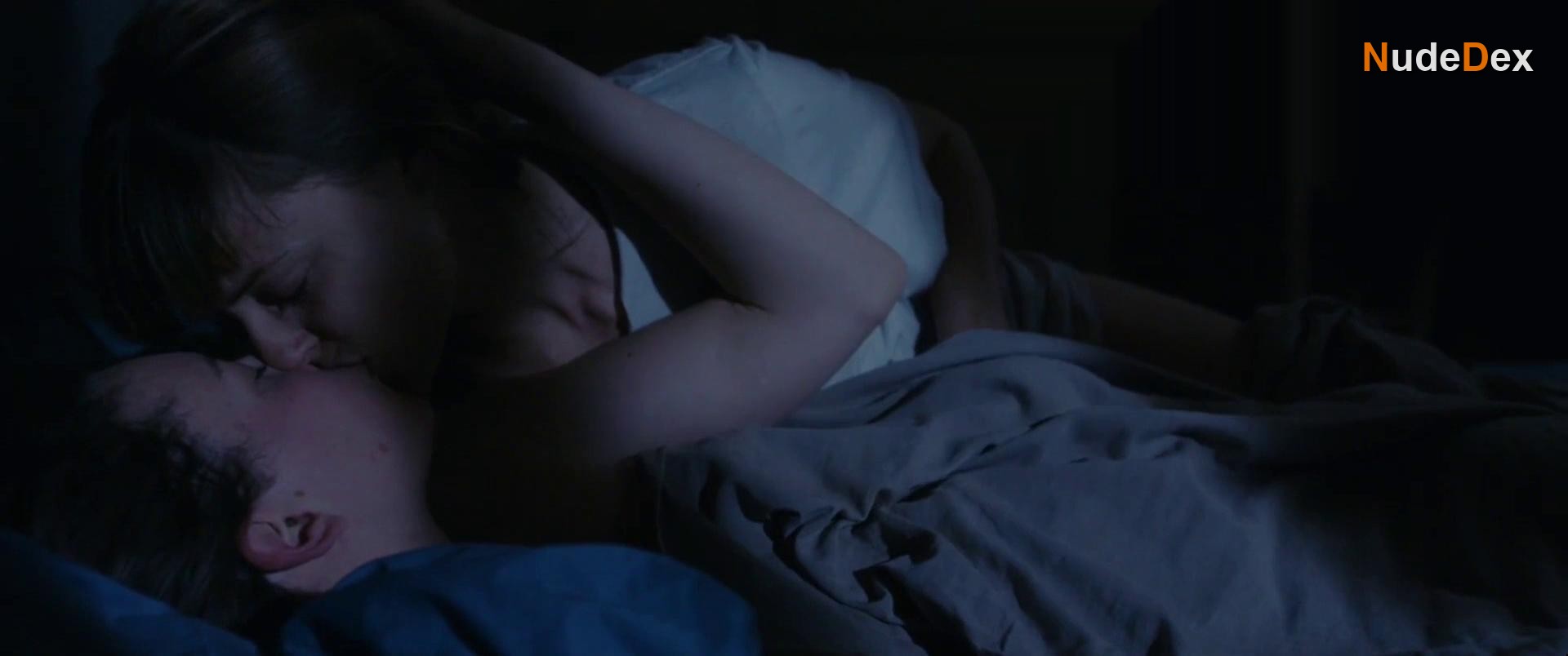 Alexandra Cismondi in Larsen, photo 3