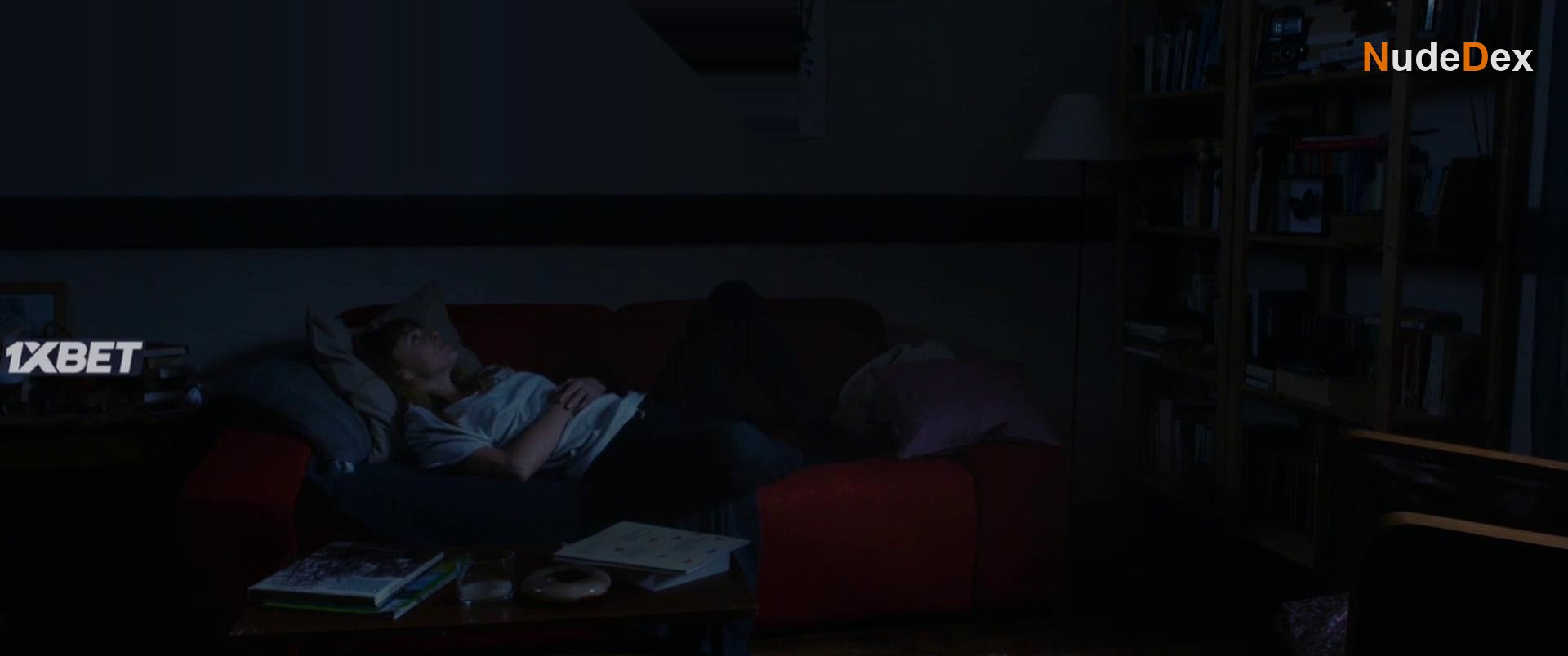 Alexandra Cismondi in Larsen, photo 5