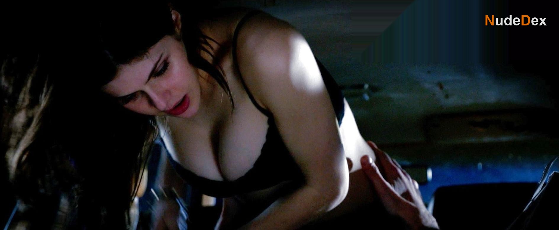 Alexandra Daddario in Burying The Ex, photo 2