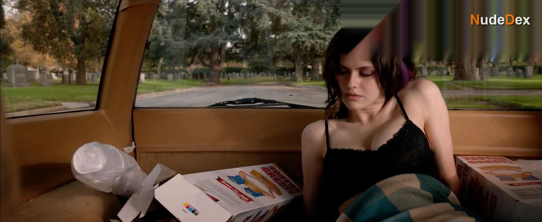 Alexandra Daddario in Burying The Ex, photo 3