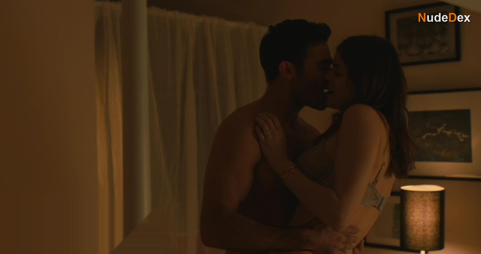 Alexandra Daddario in Can You Keep A Secret, photo 1