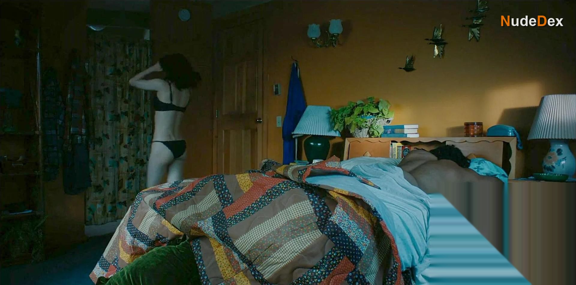 Alexandra Daddario in Couples Weekend, photo 2