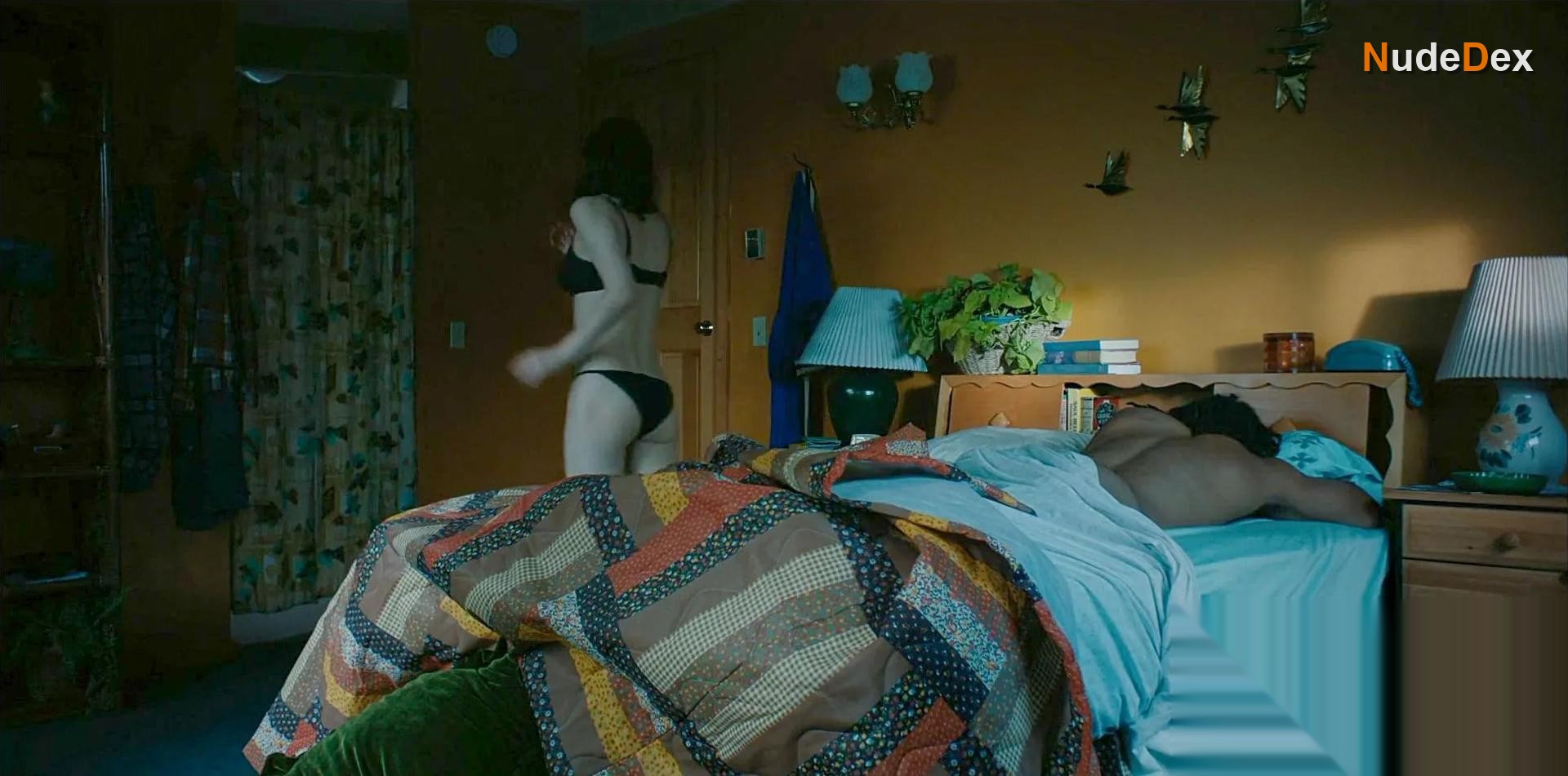 Alexandra Daddario in Couples Weekend, photo 4