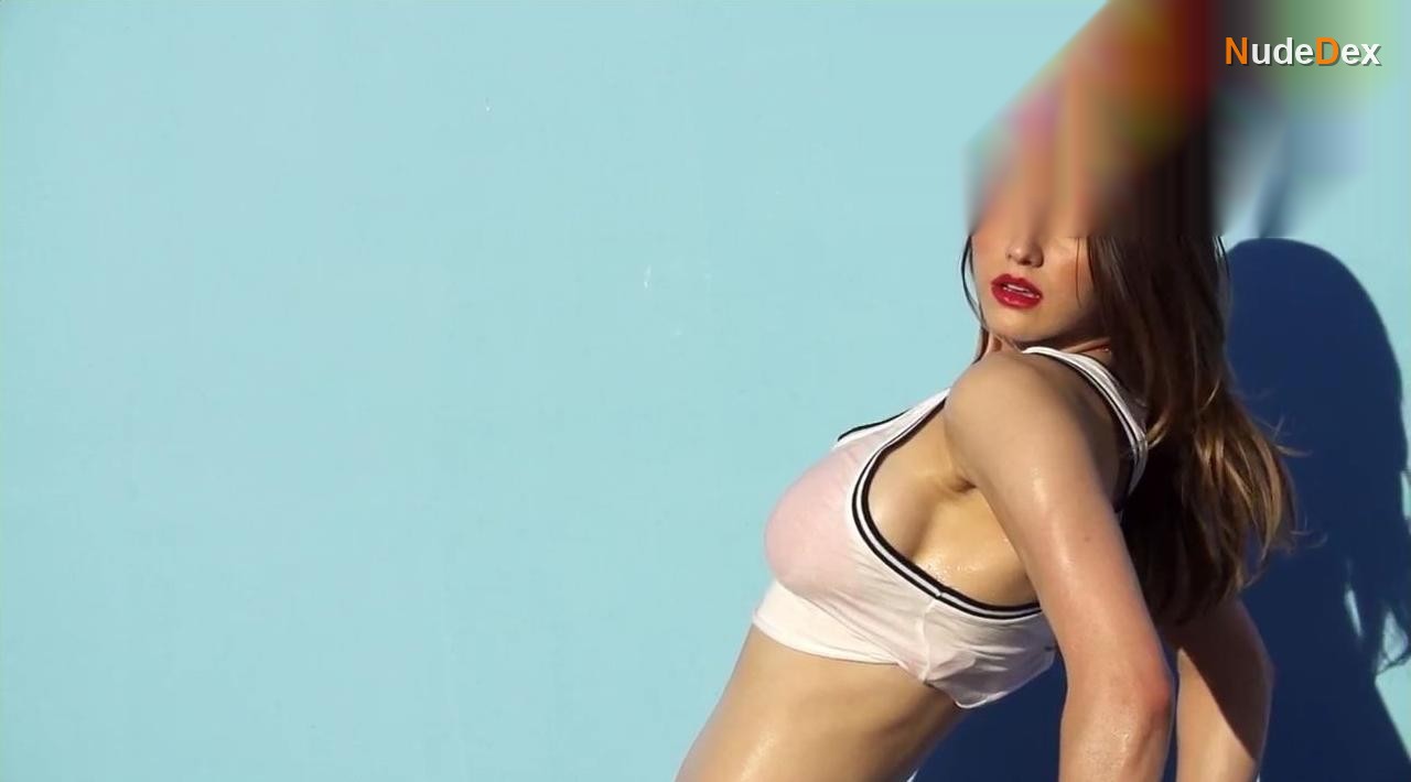 Alexandra Daddario in How To Date Alexandra Daddario Gq Photoshoot, photo 1