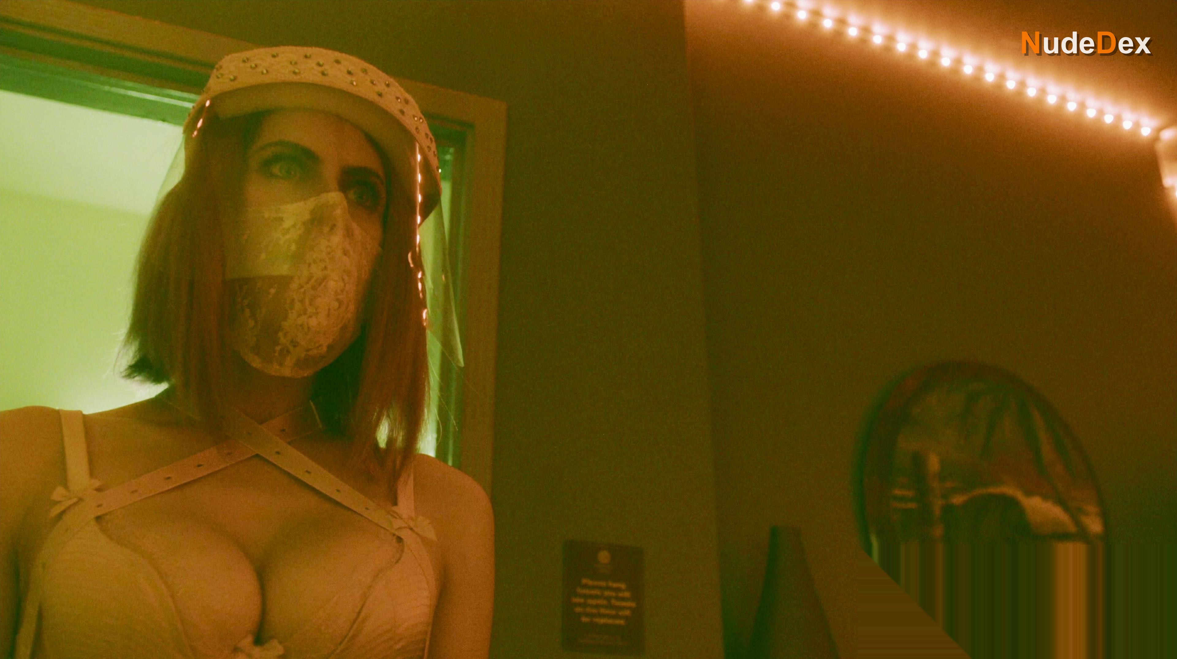 Alexandra Daddario in Songbird, photo 2