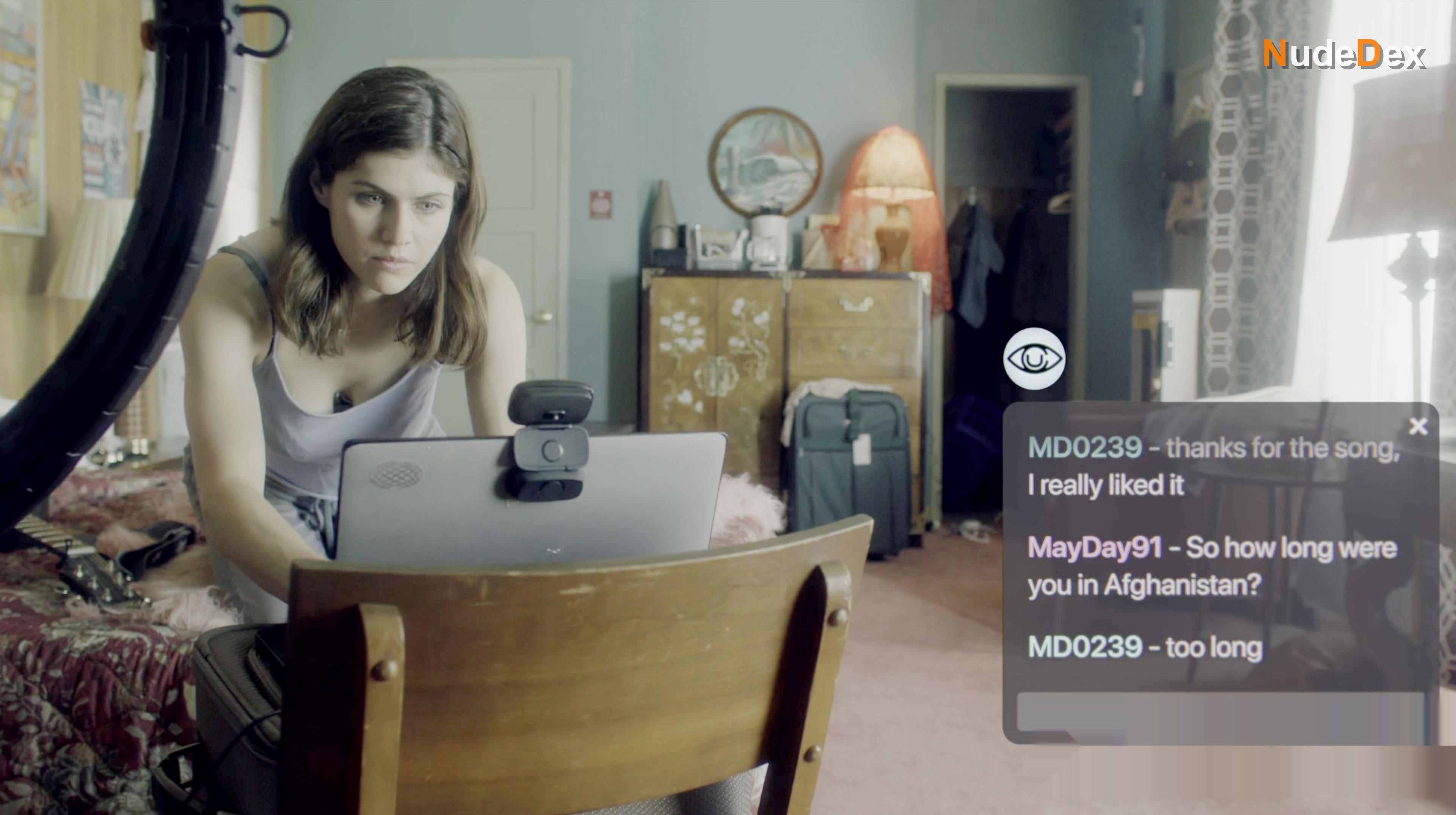 Alexandra Daddario in Songbird, photo 3