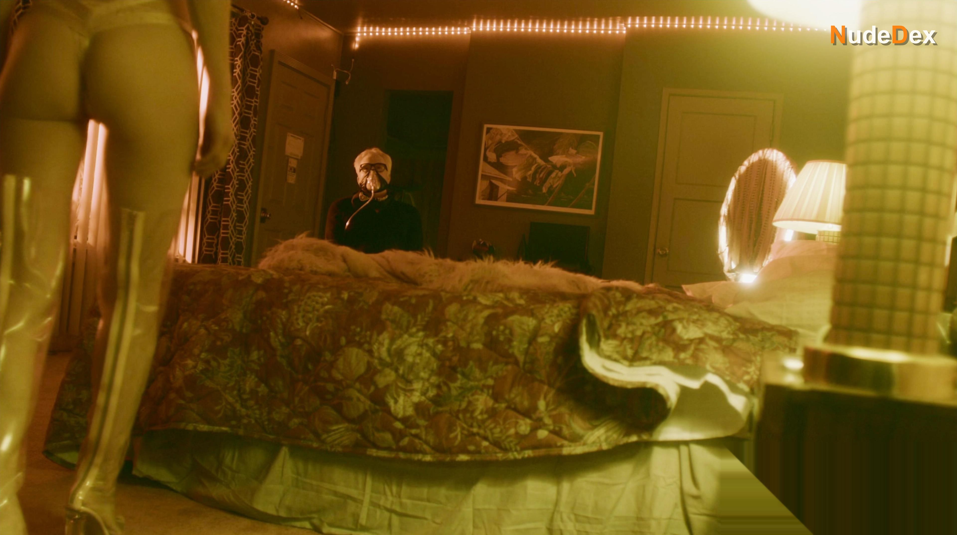 Alexandra Daddario in Songbird, photo 4