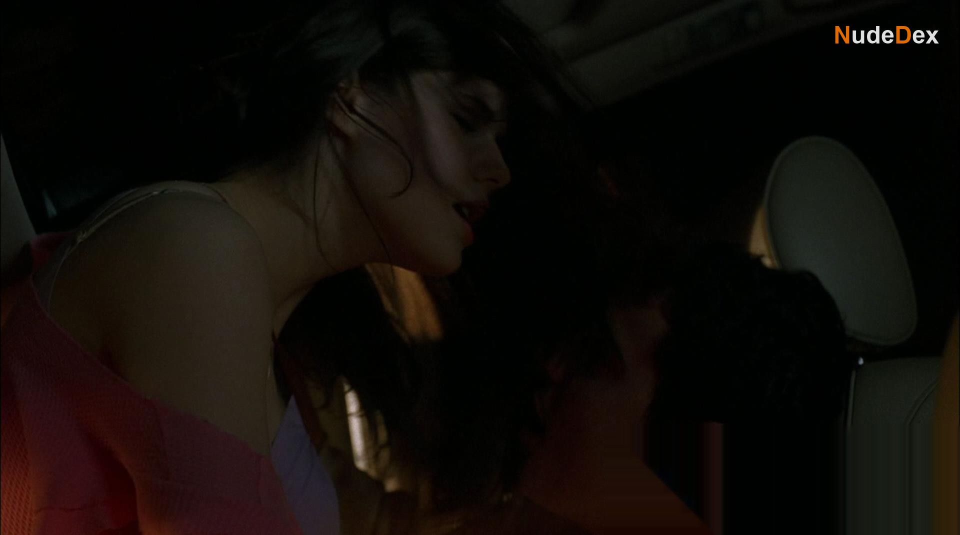 Alexandra Daddario in The Babysitters, photo 1
