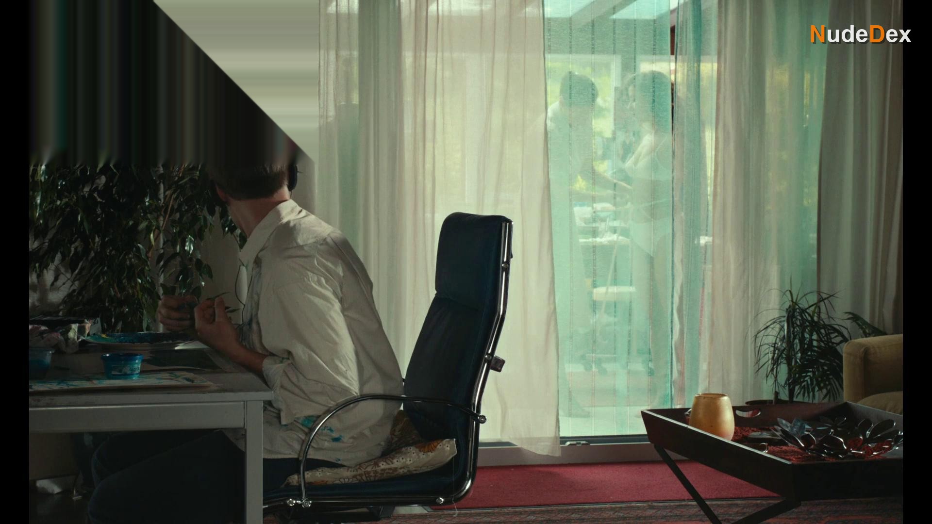 Jeanne Balibar in Let Me Go