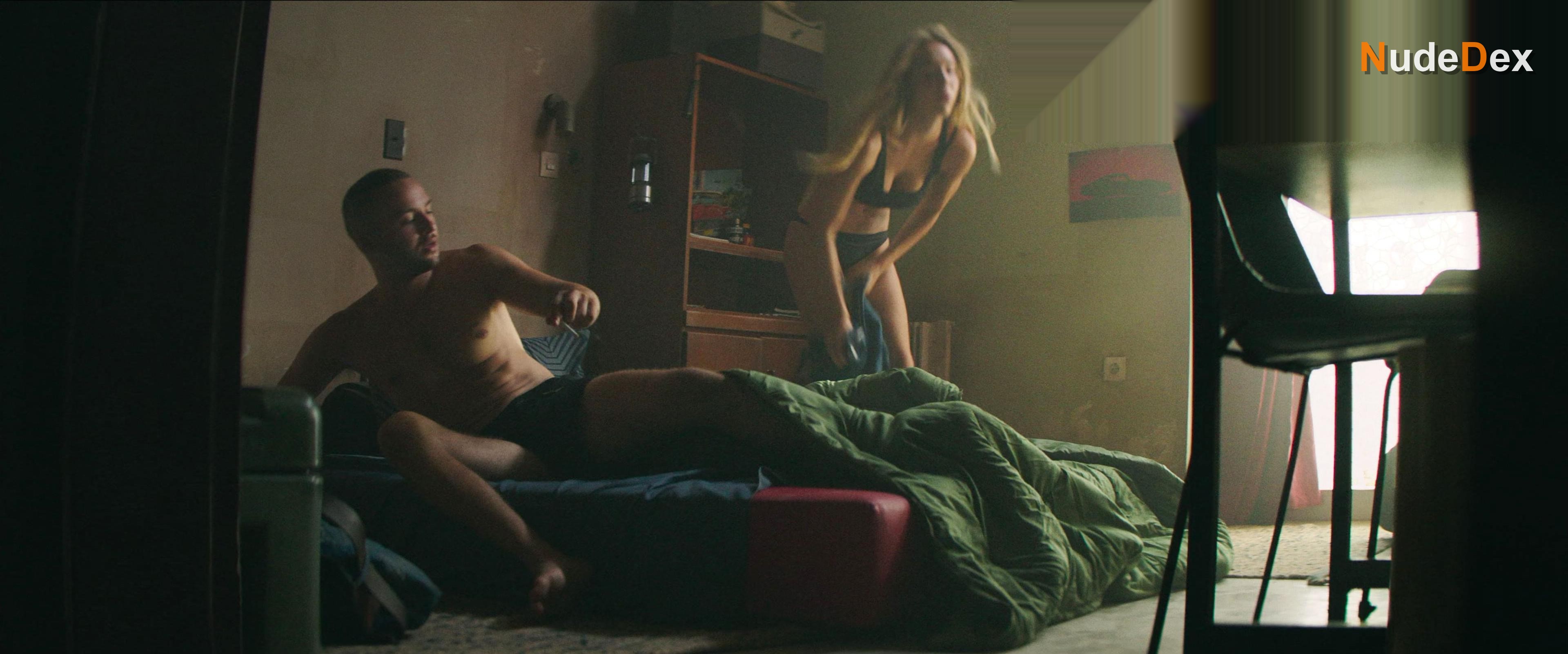 Alexis Ren in The Enforcer, photo 21