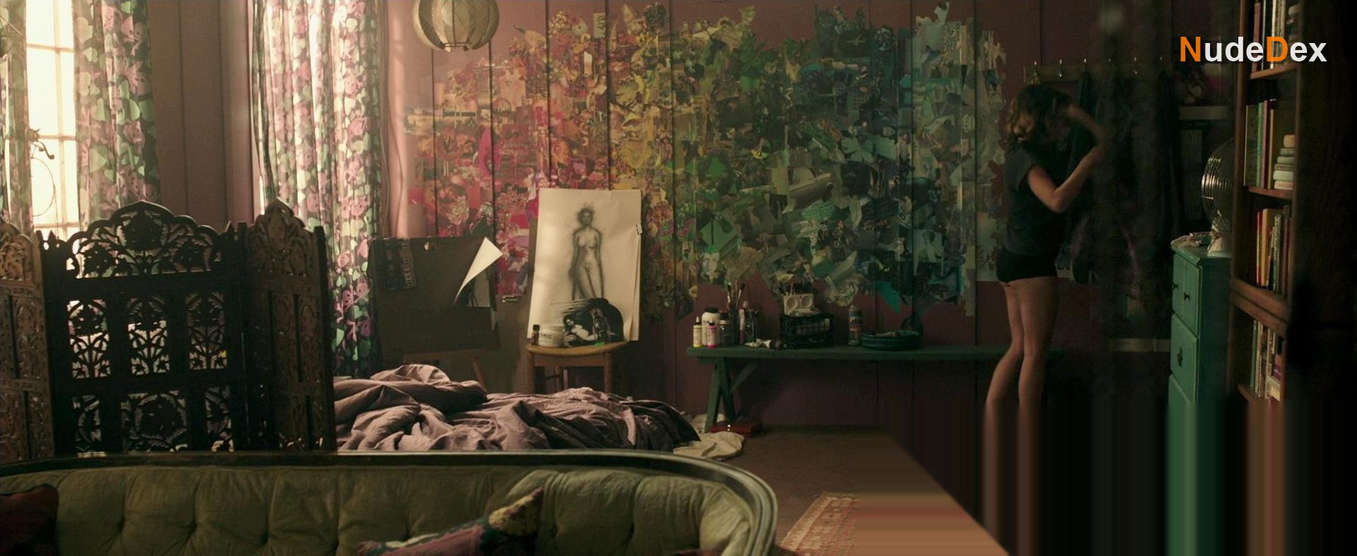 Alia Shawkat in Paint It Black, photo 4