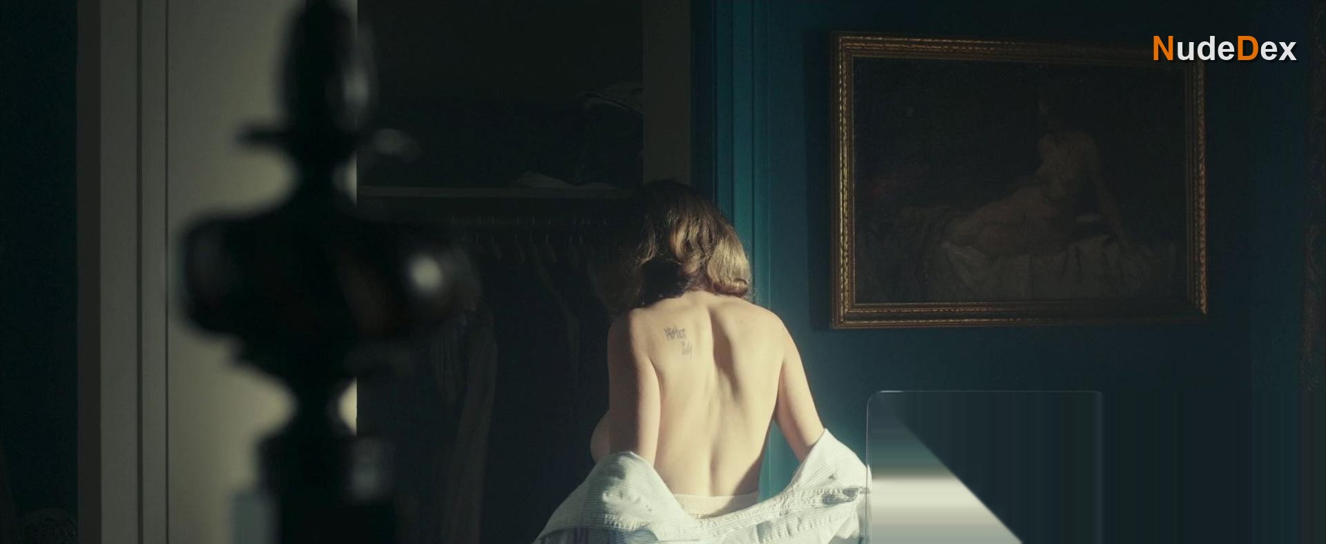Alia Shawkat in Paint It Black, photo 5