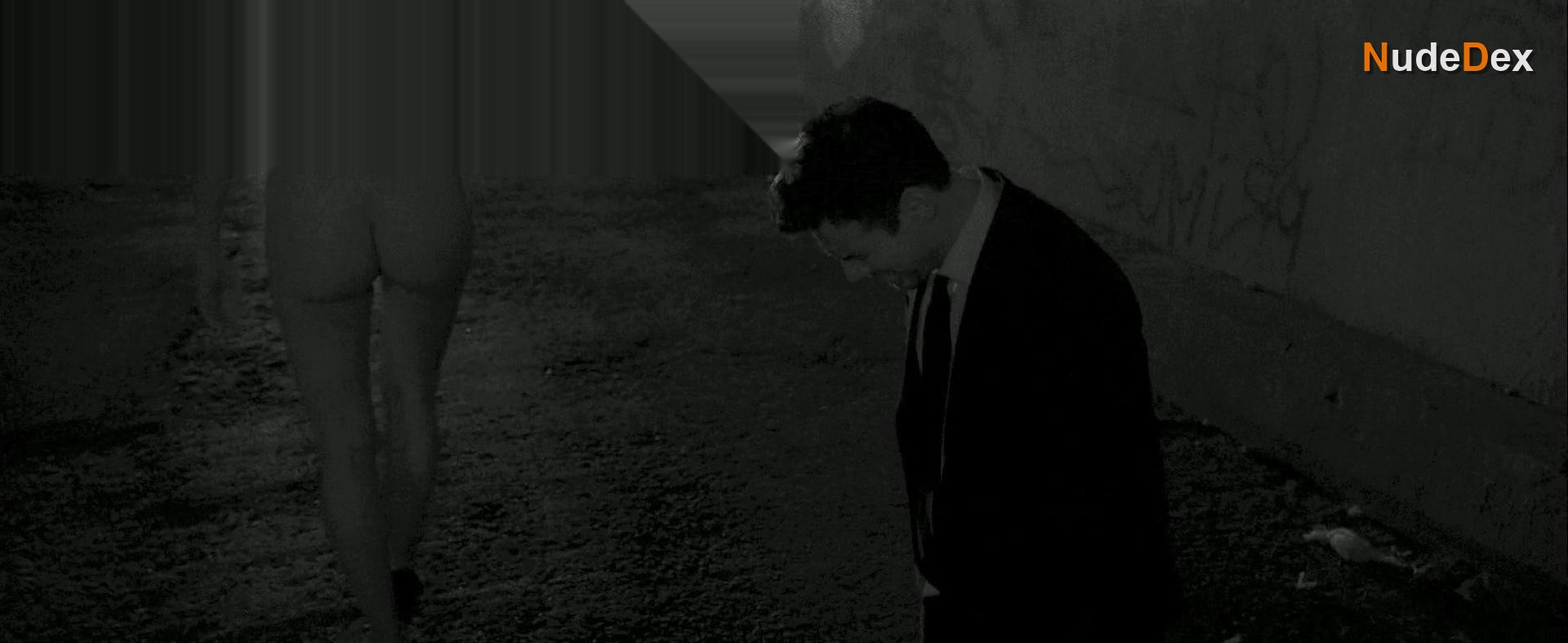 Alia Shawkat in Paint It Black, photo 8