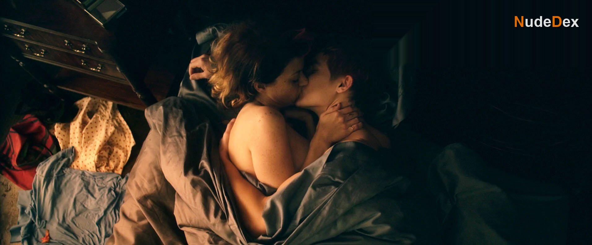 Alia Shawkat in Paint It Black, photo 10