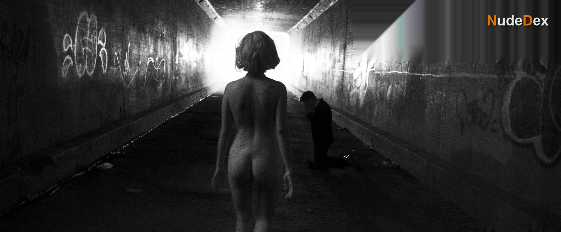 Alia Shawkat in Paint It Black, photo 12