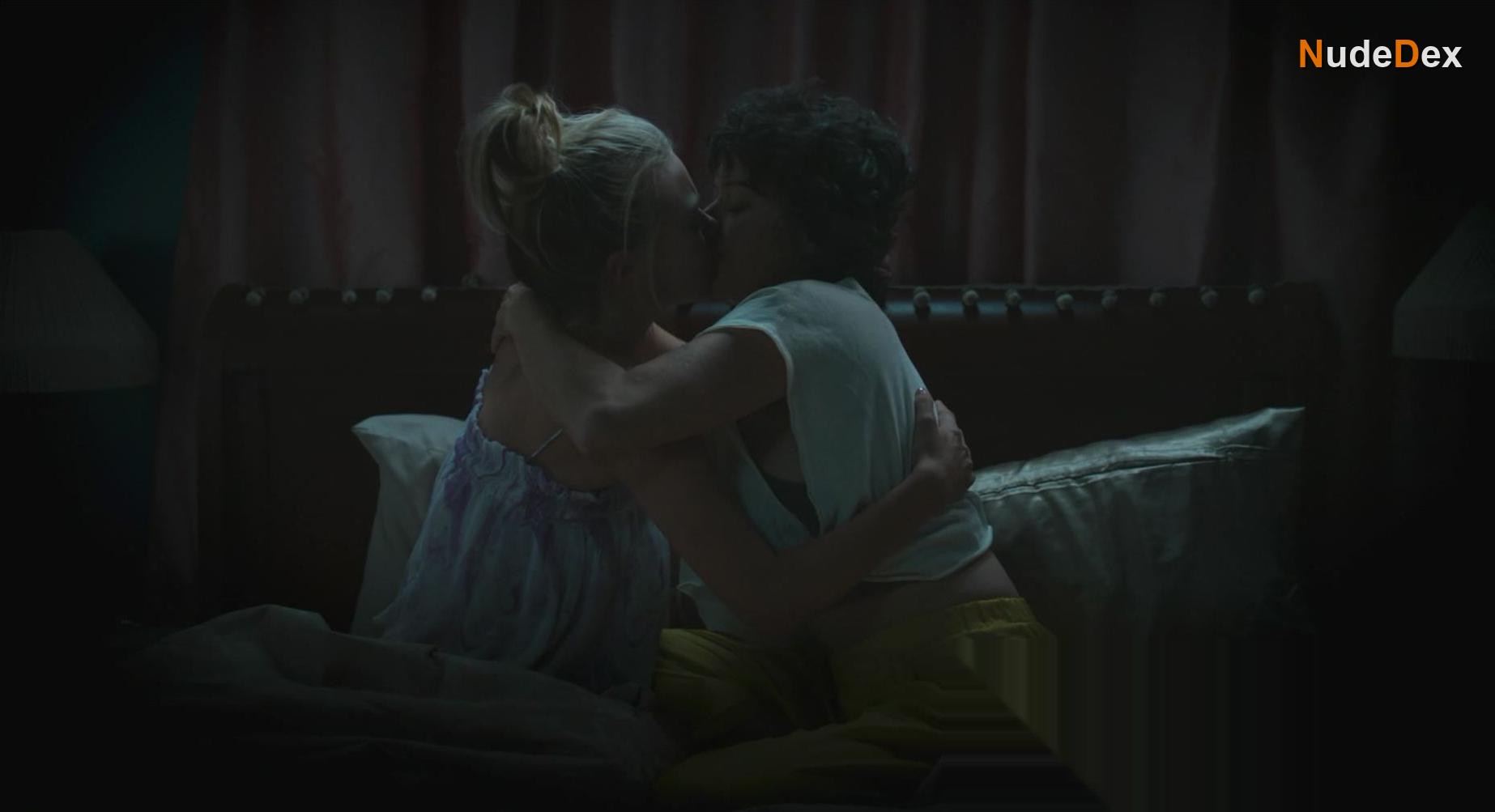 Alia Shawkat in Search Party, photo 5