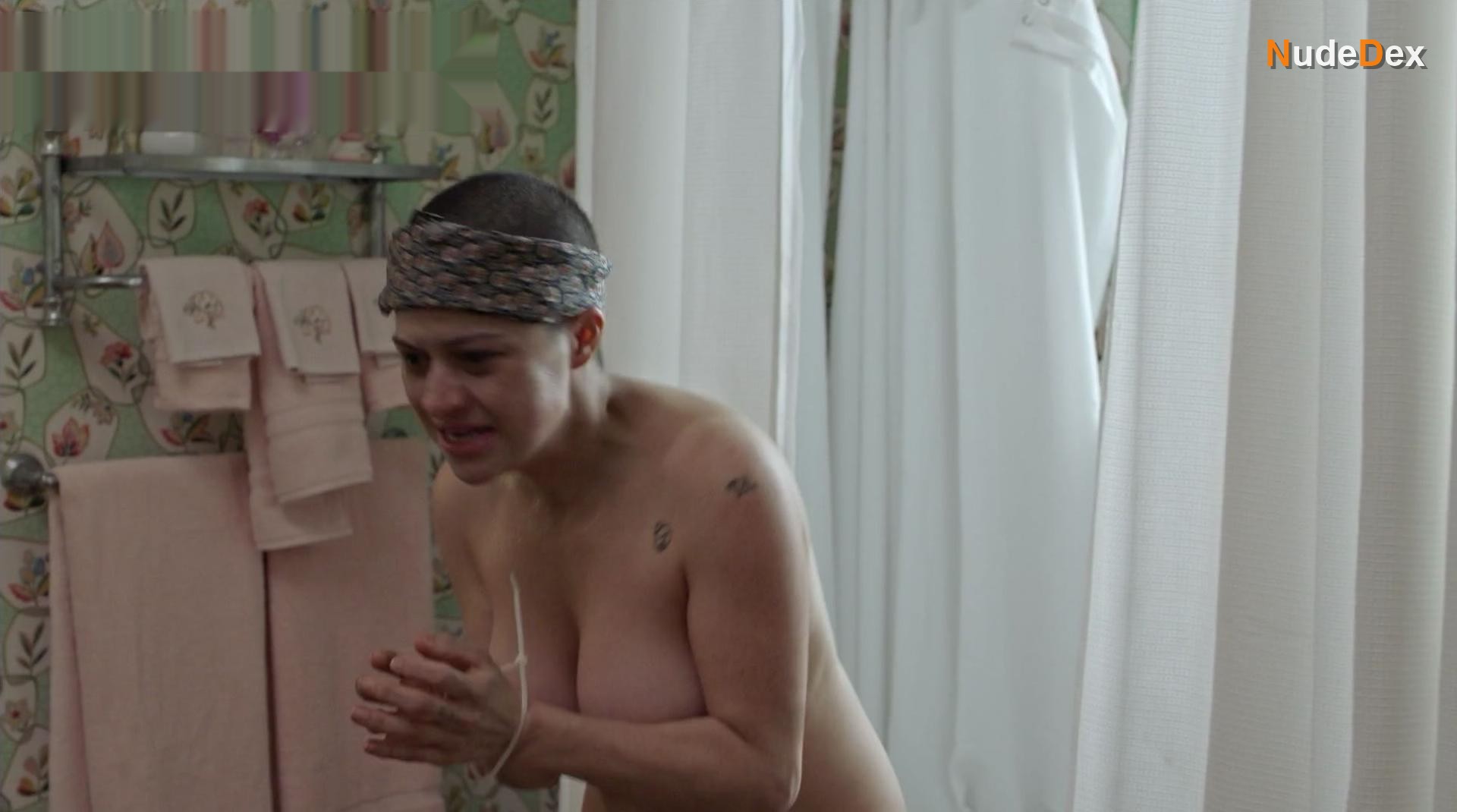 Alia Shawkat in Search Party, photo 10