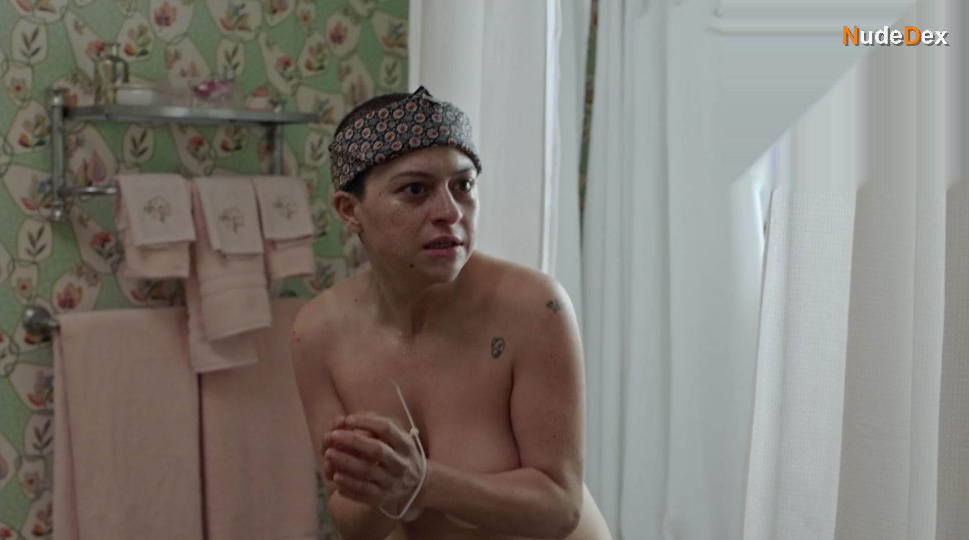 Alia Shawkat in Search Party, photo 15