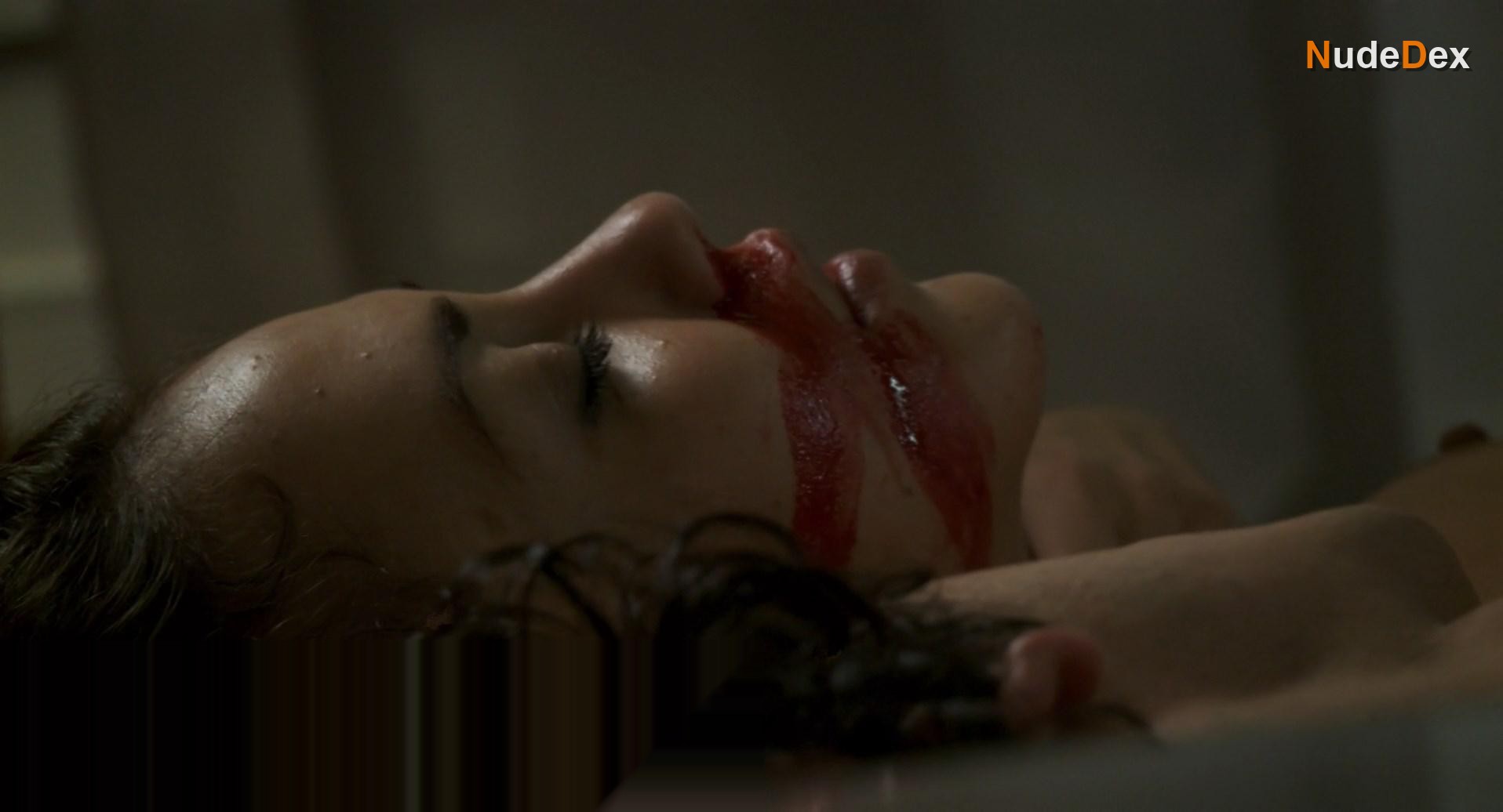 Alice Belaidi in Flowers Of Evil, photo 11