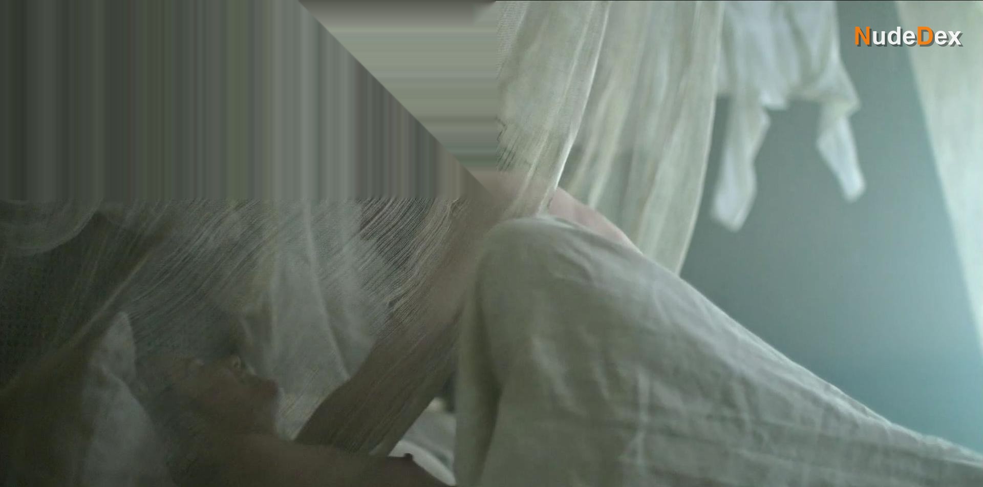 Alice Englert in Dangerous Liaisons, photo 3