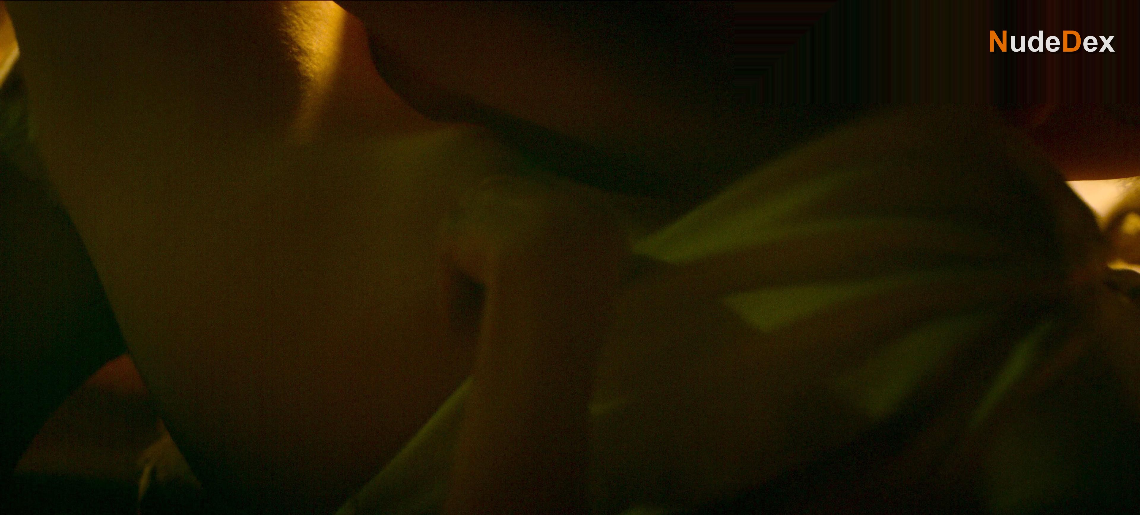 Alice Englert in Ratched, photo 2