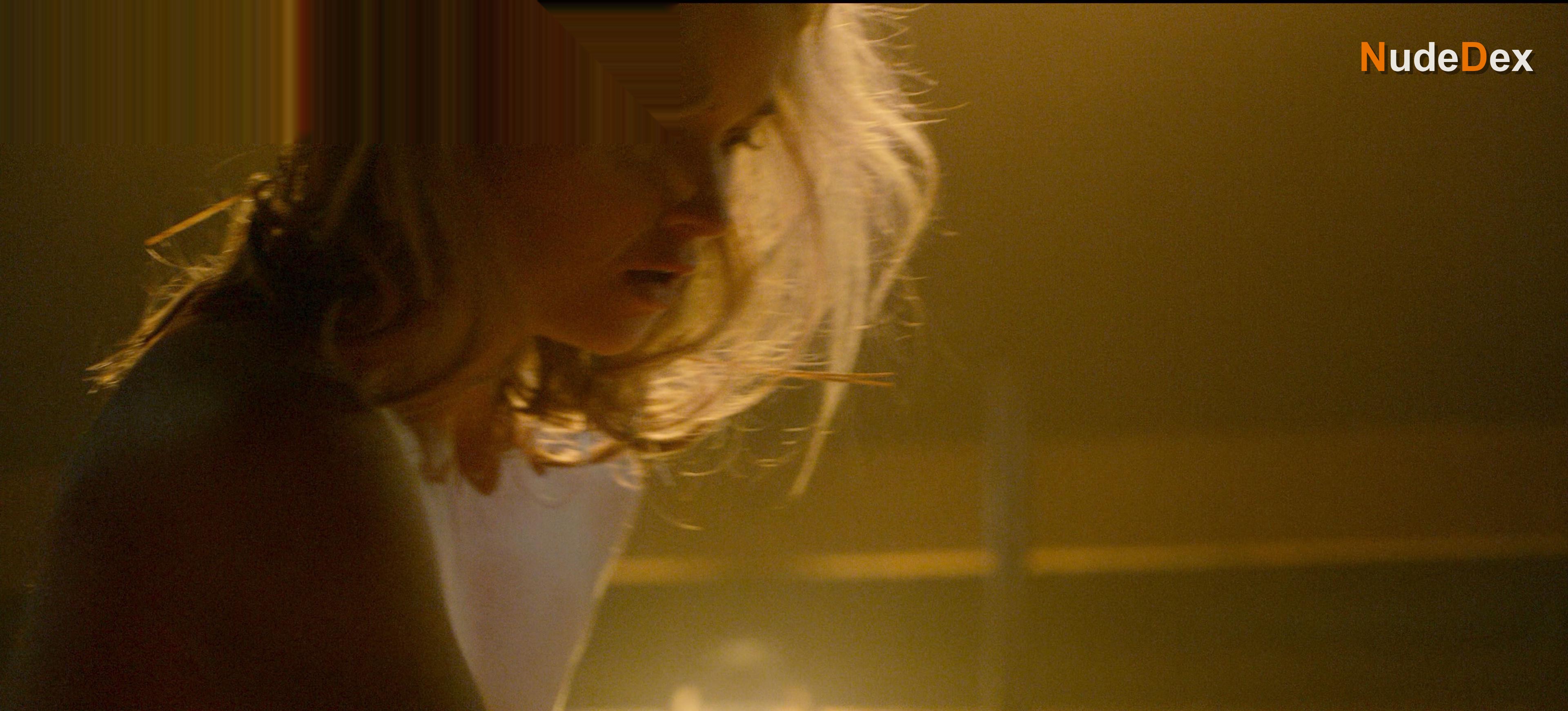 Alice Englert in Ratched, photo 4