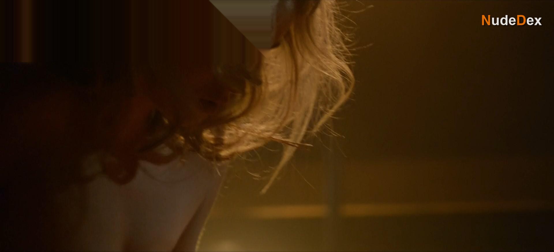 Alice Englert in Ratched, photo 9