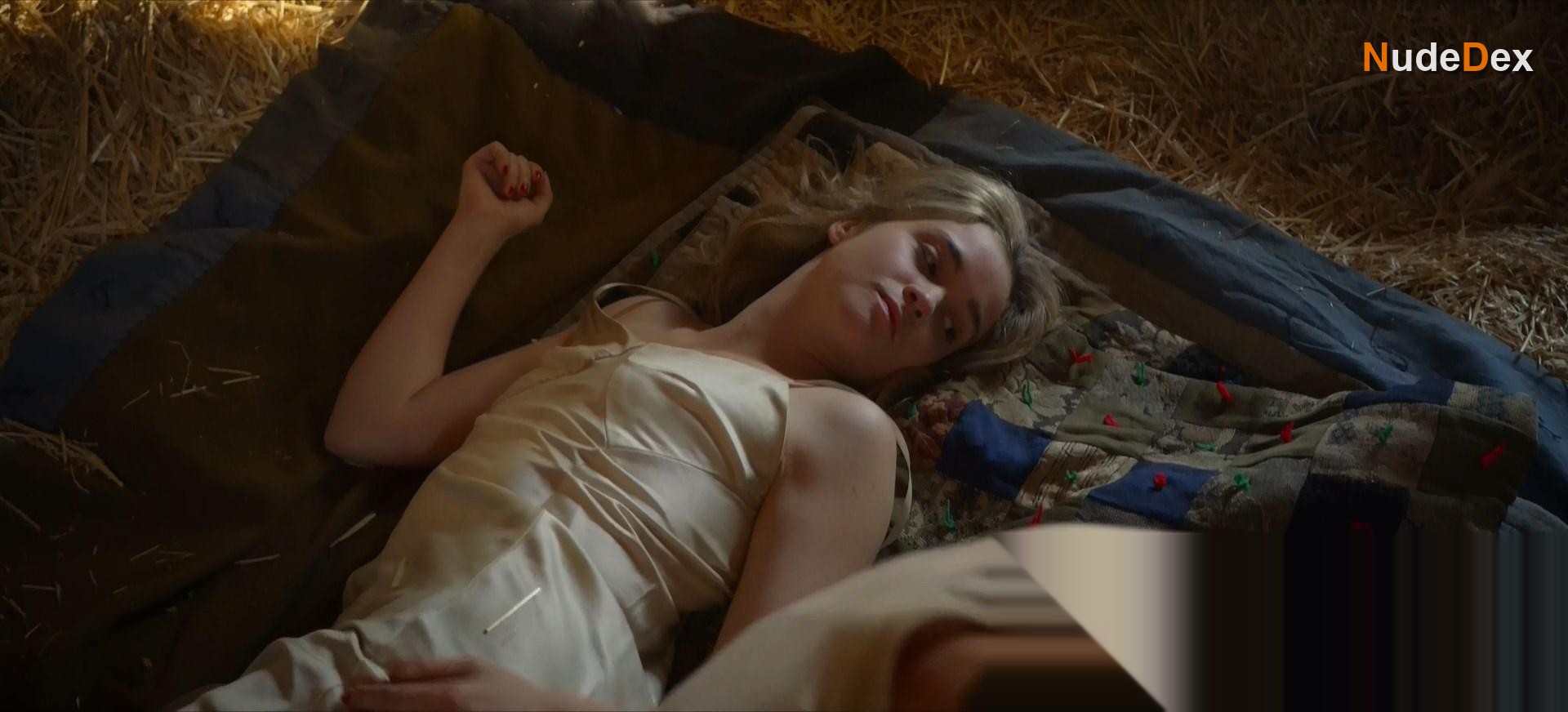 Alice Englert in Ratched, photo 12