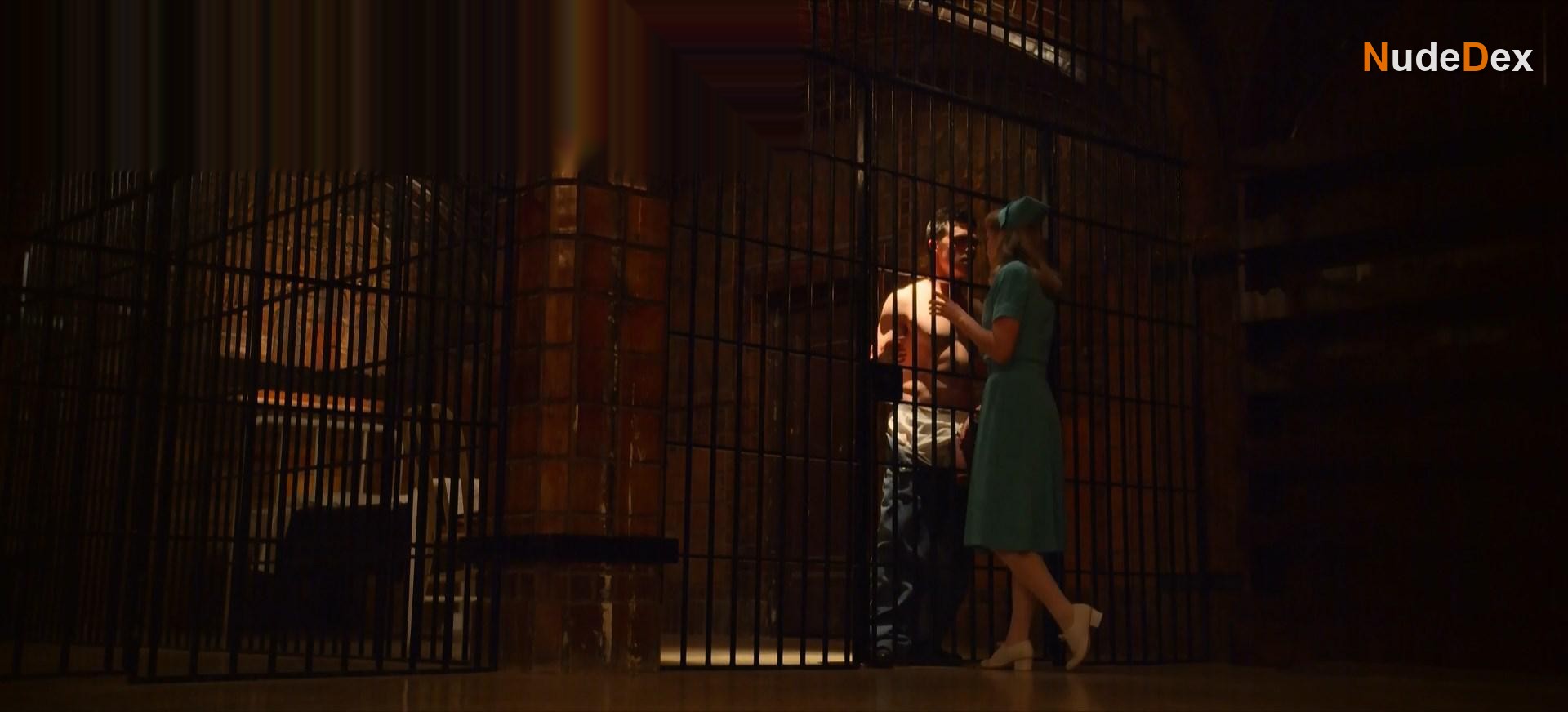 Alice Englert in Ratched, photo 13