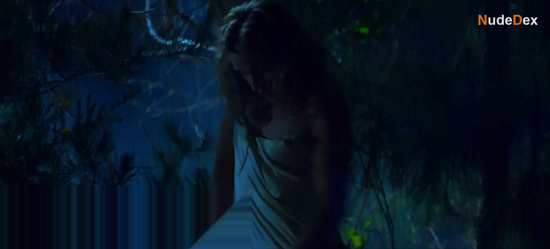 Alice Englert in Ratched, photo 15