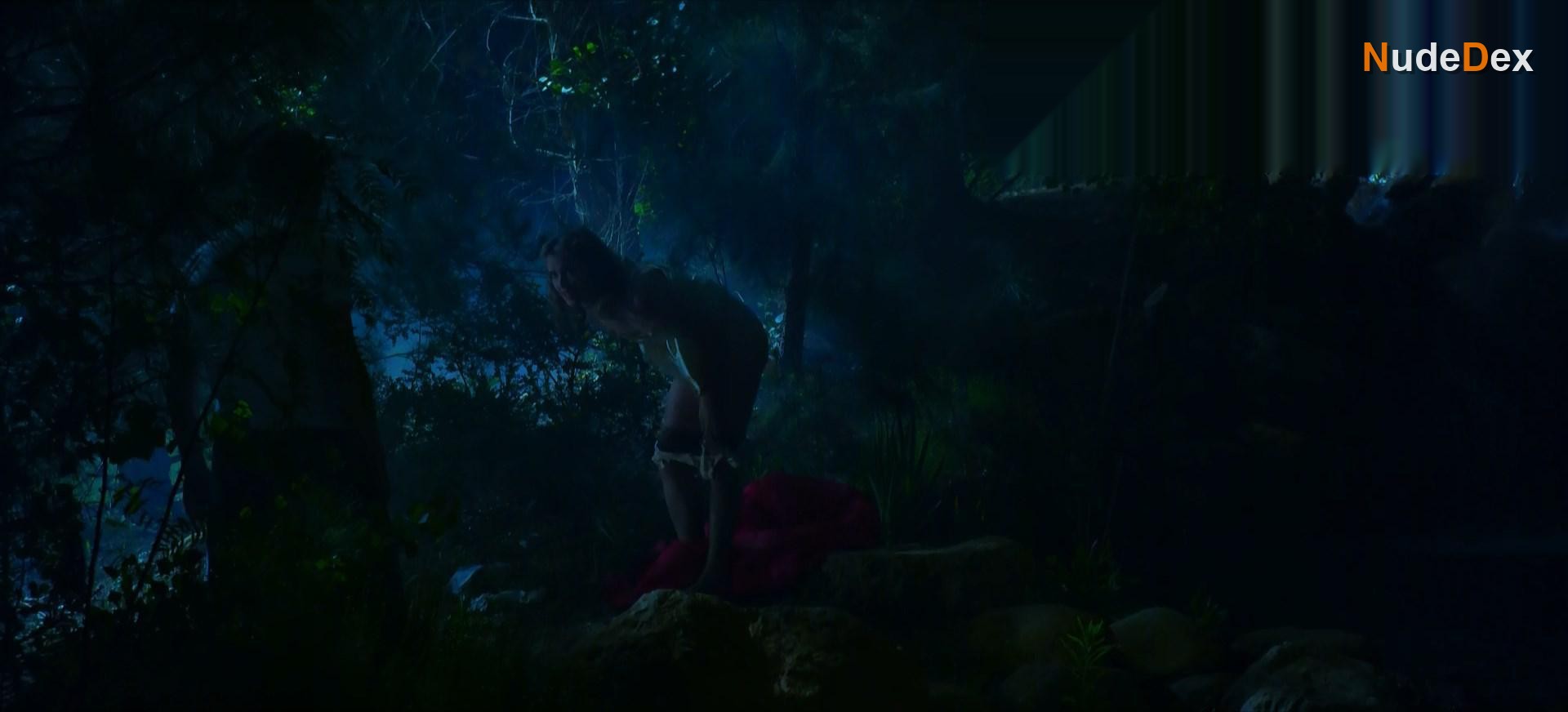 Alice Englert in Ratched, photo 17