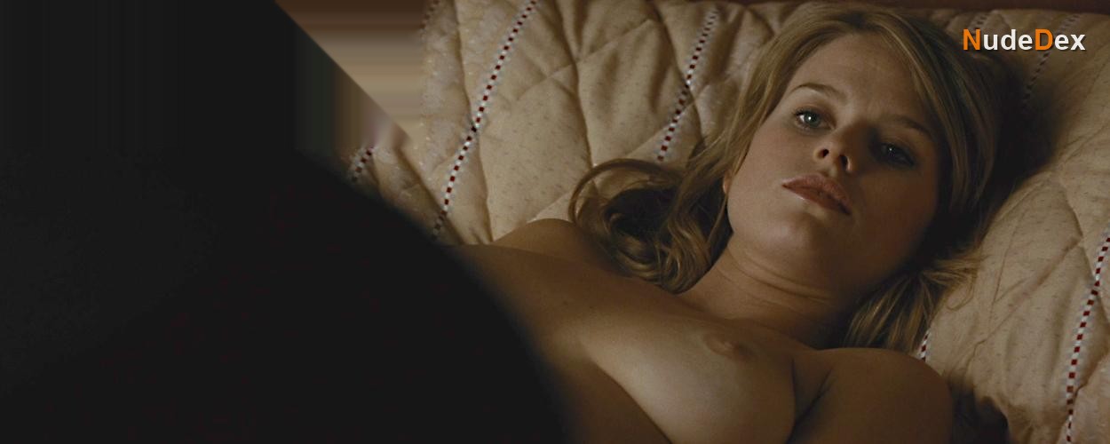 Alice Eve in Crossing Over, photo 6