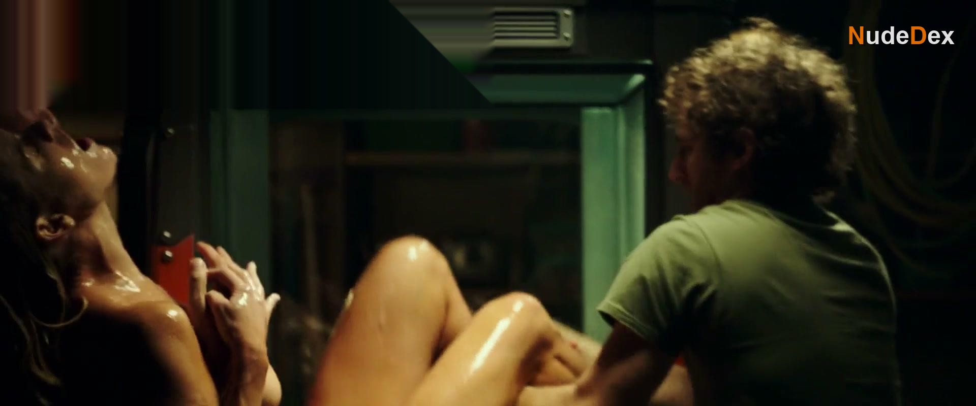Alice Eve in Replicas, photo 15