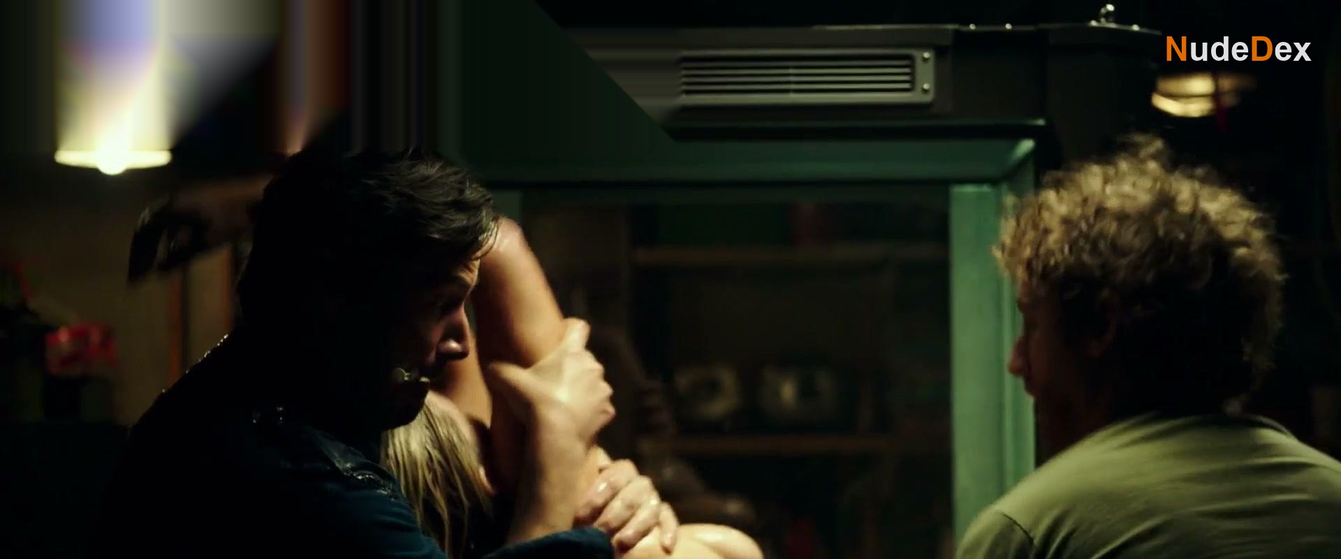 Alice Eve in Replicas, photo 16