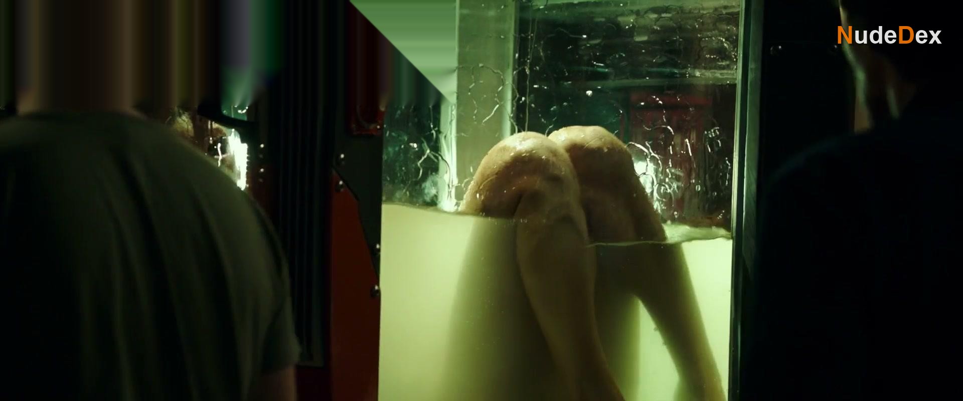 Alice Eve in Replicas, photo 17