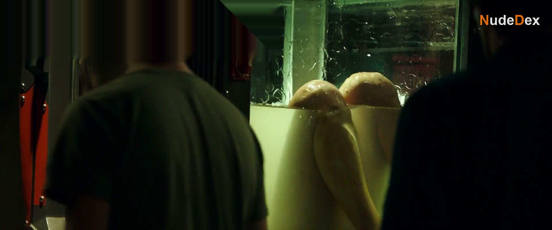 Alice Eve in Replicas, photo 20