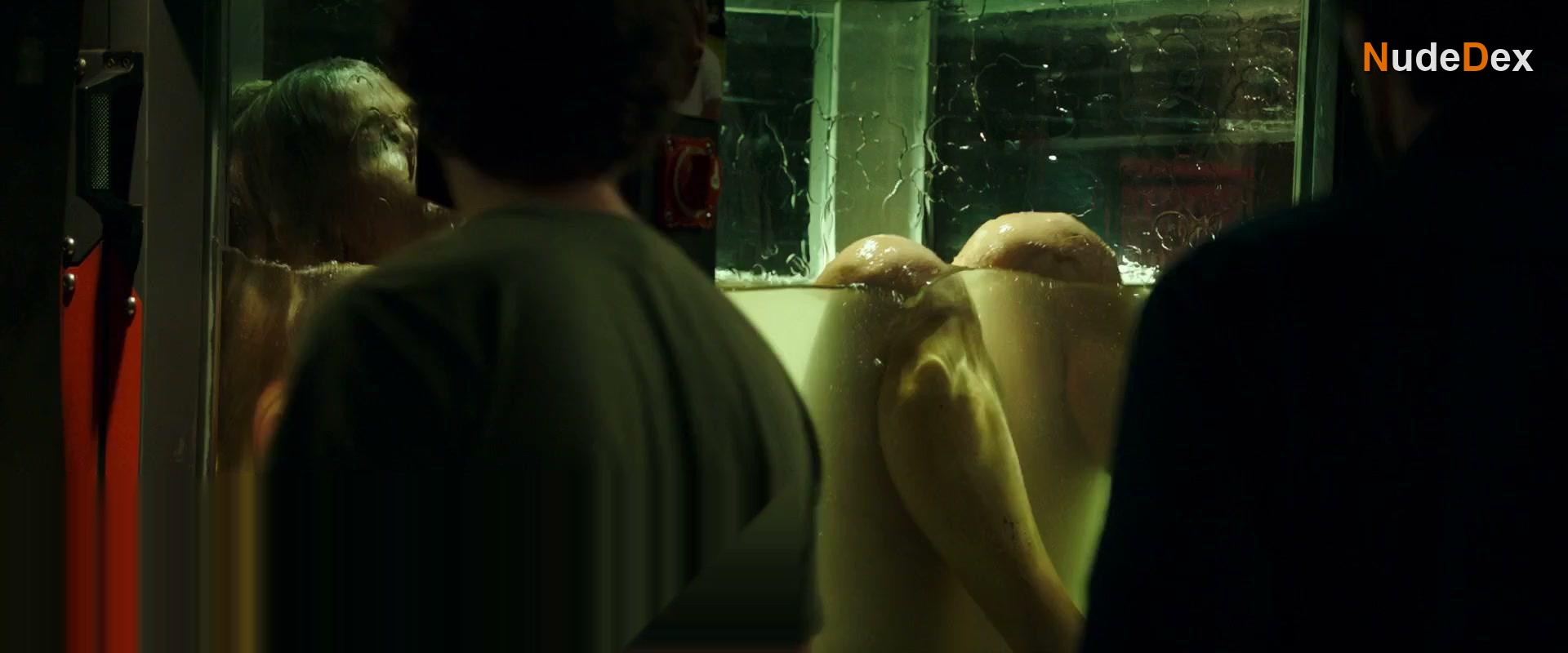 Alice Eve in Replicas, photo 23