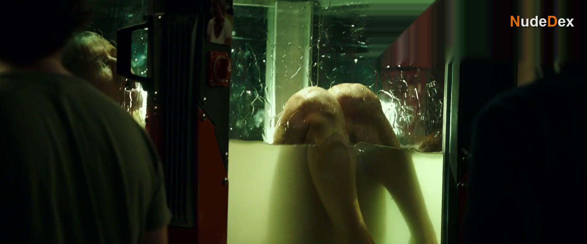 Alice Eve in Replicas, photo 24