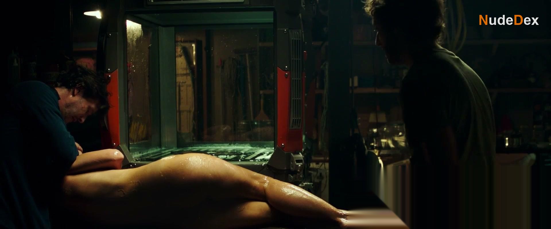 Alice Eve in Replicas, photo 25