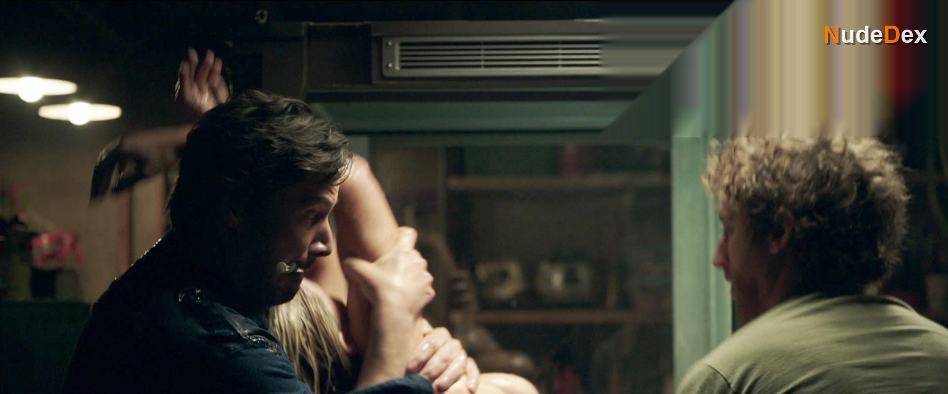 Alice Eve in Replicas, photo 27