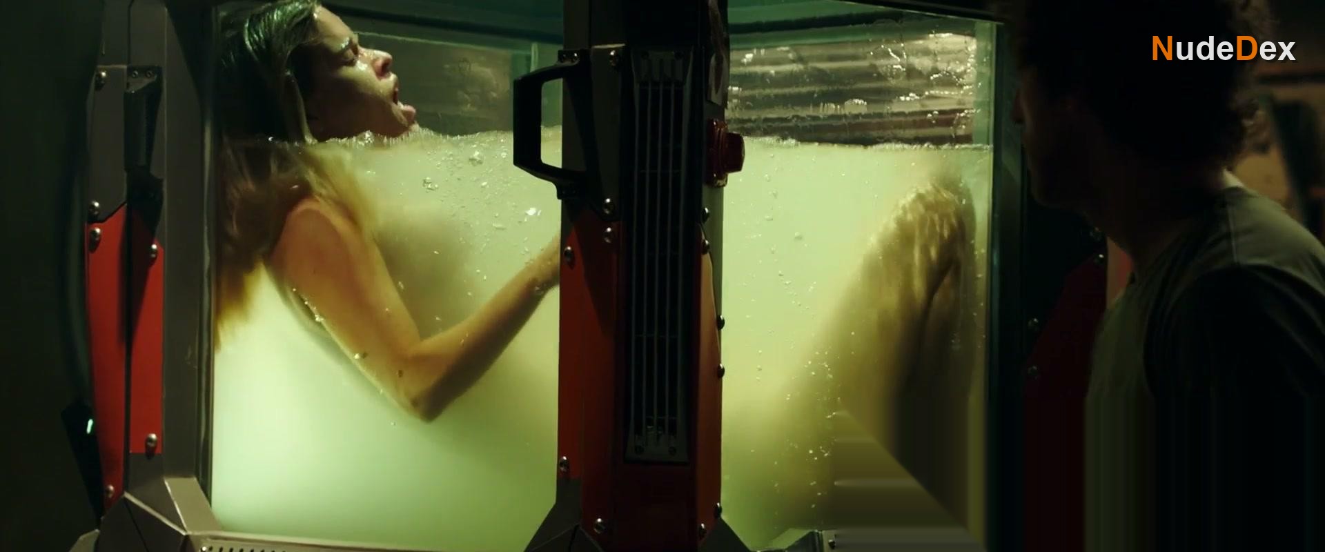Alice Eve in Replicas, photo 30