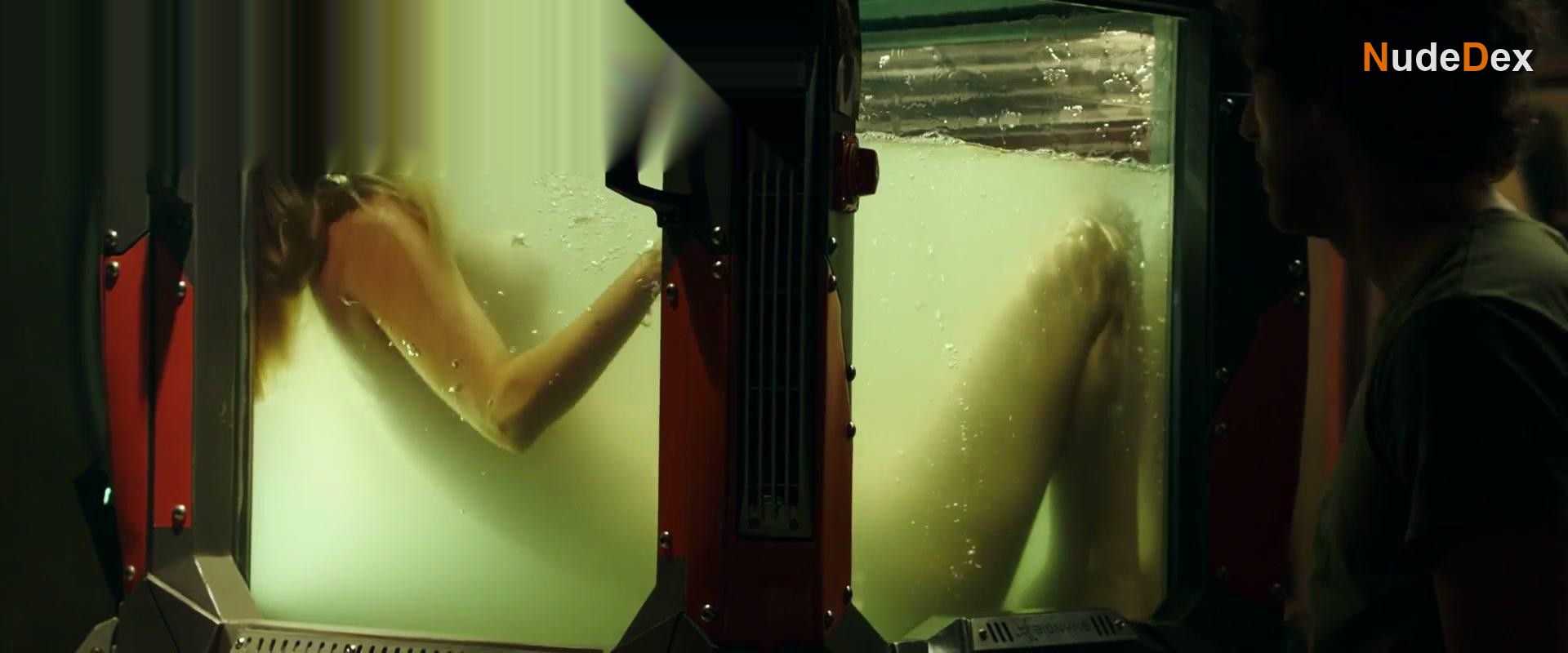 Alice Eve in Replicas, photo 32